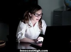 Bela nerd fode com professor no vídeo de safadeza